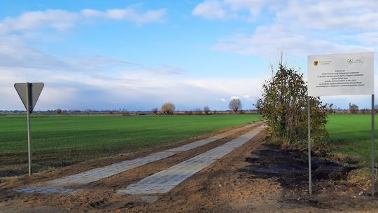 Urząd Miejski w Nowym Stawie zakończył przebudowę drogi gminnej Kącik - Pręgowo. 