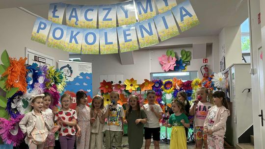 W Szkole Podstawowej Nr 6 w Malborku odbył się festyn pod hasłem „Łączymy pokolenia”.
