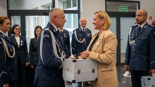 Walizki edukacyjne dla pomorskiej Policji. Nowoczesne wsparcie w budowaniu świadomości i bezpieczeństwa.