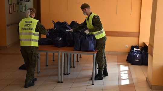 Wielkanoc w czasach epidemii. 7 PBOT i Urząd Miasta w Gdyni pamiętają o samotnych i potrzebujących.