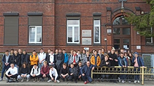 Wizyta informatyków z ZSP nr 3 w Polsko-Japońskiej Akademii Technik Komputerowych