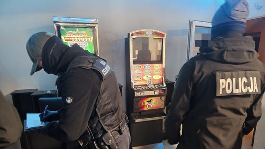 Wspólne działania nowodworskich kryminalnych i Urzędu Celno-Skarbowego w Gdyni. Zlikwidowali nielegalny salon gier w Nowym Dworze Gdańskim.