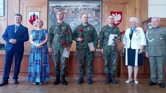 Wspólne działania Przewodniczącej Malborskiej Rady Seniorów z żołnierzami 7 PBOT