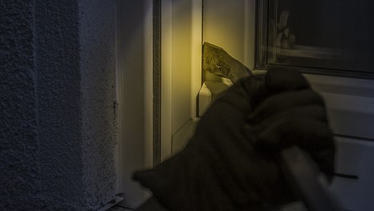 Wyjeżdżasz na wakacje? Pamiętaj o zabezpieczeniu swojego domu lub mieszkania przed włamaniem.