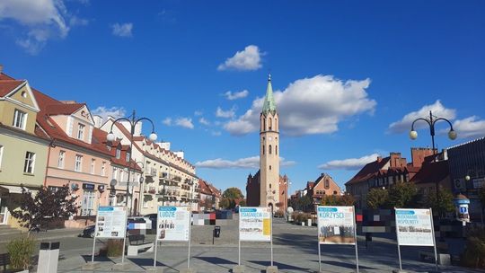 Wystawa plenerowa na rynku w Nowym Stawie