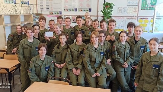 „Zamiast kwiatka niosę pomoc” w klasie wojskowej w ZSP 4 Malborku