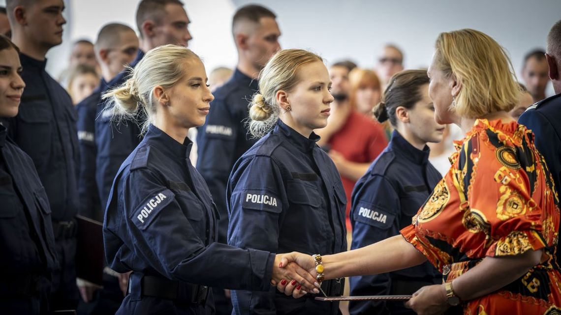 Pomorze. Ślubowanie wcielonych do służby policjantów