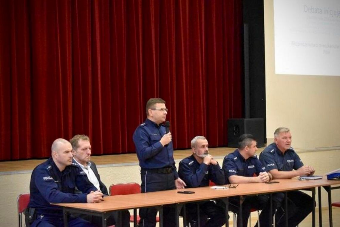 Debata policjantów z mieszkańcami Gminy Stare Pole.