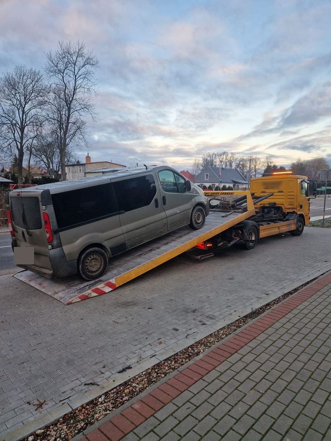 Działania międzypowiatowe „BUS” – 39-latek zatrzymany przez policjantów za niestosowanie się do zakazu prowadzenia pojazdów.