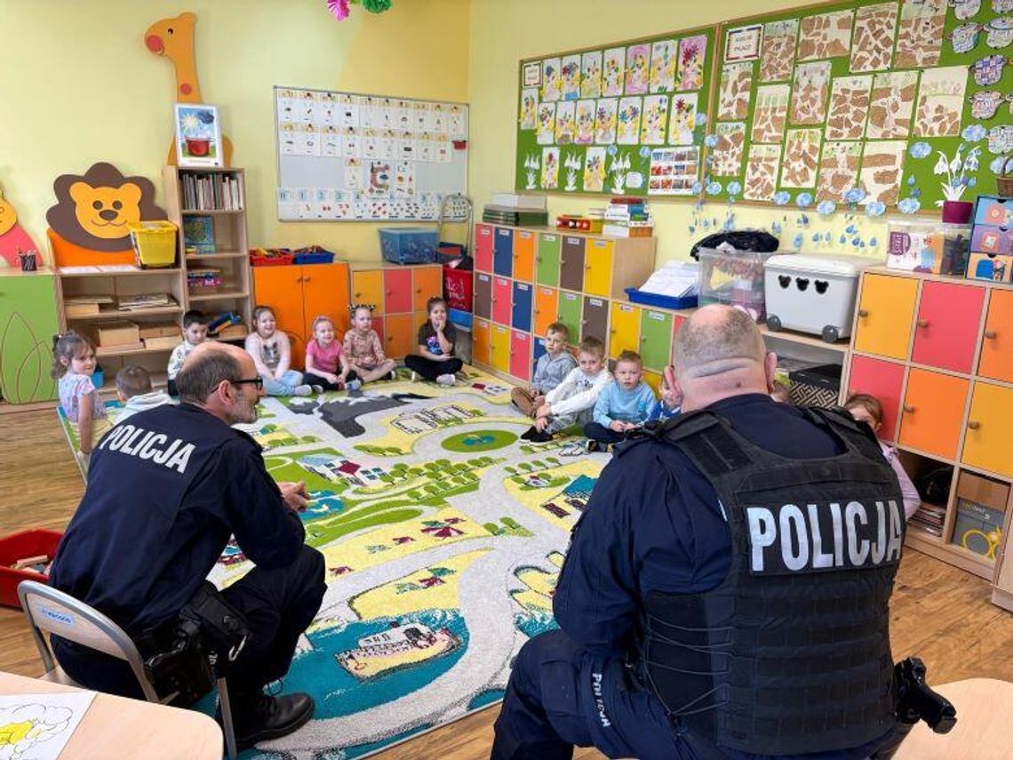 Dzielnicowi odwiedzili przedszkole w Gościszewie.