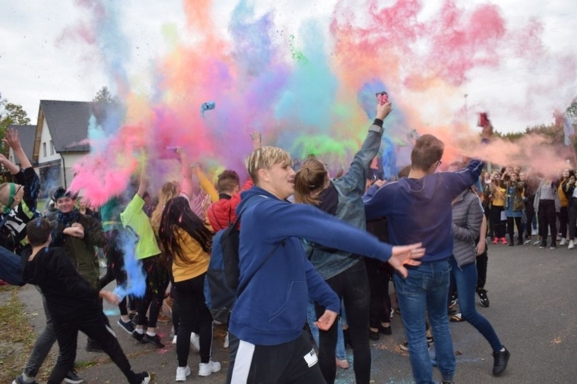 Festiwal tańca i kolorów! - ZSP3 w Malborku podsumowuje otrzęsiny