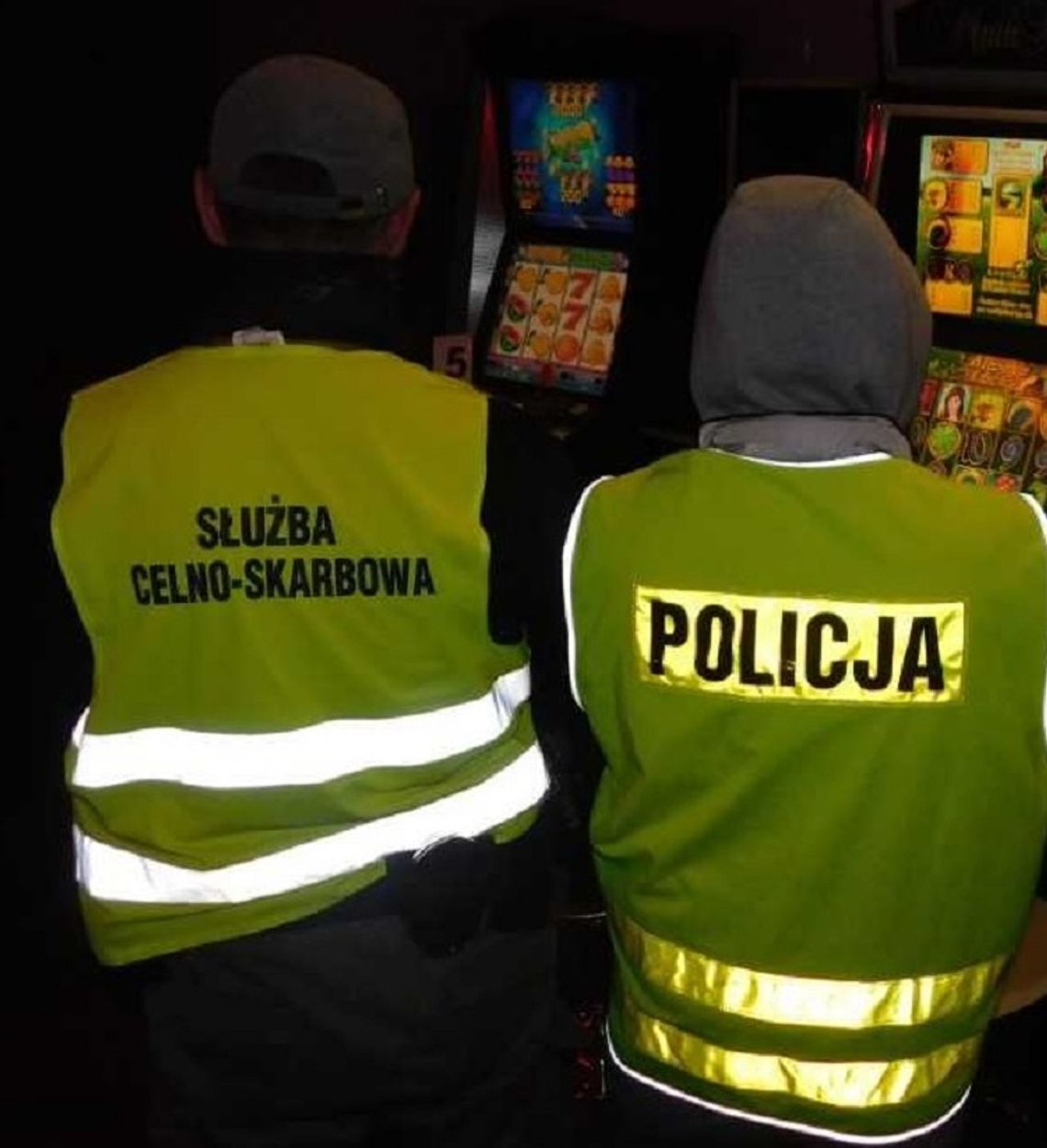 Funkcjonariusze pomorskiej KAS i słupskiej Policji zabezpieczyli 98 nielegalnych automatów do gier.