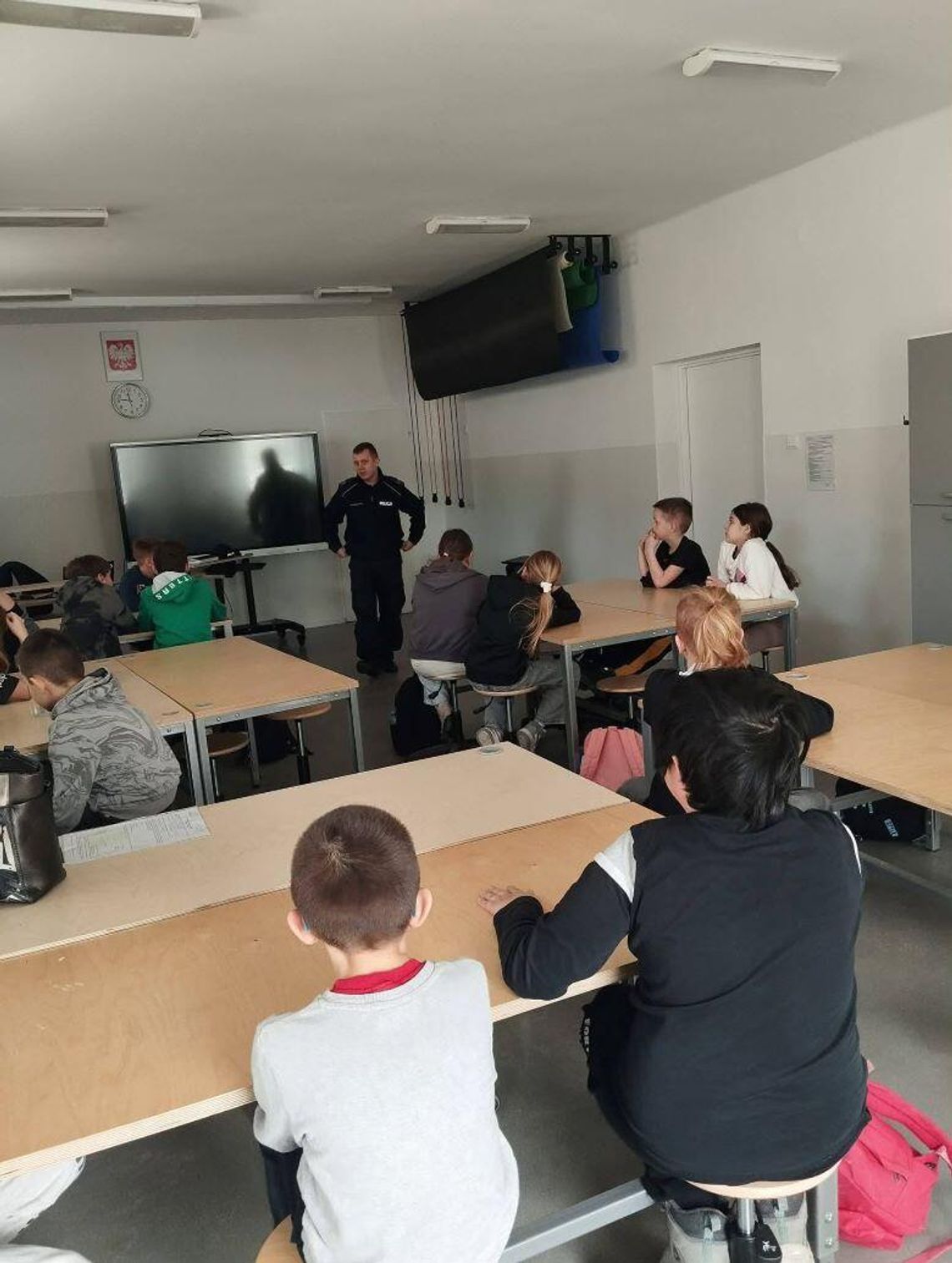 Hejt w sieci tematem spotkania sztumskiego policjanta z uczniami. Hejt w sieci tematem spotkania sztumskiego policjanta z uczniami.