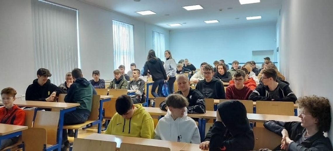 Informatycy i programiści z Technikum nr 3 z wizytą w Akademii Nauk Stosowanych w Elblągu