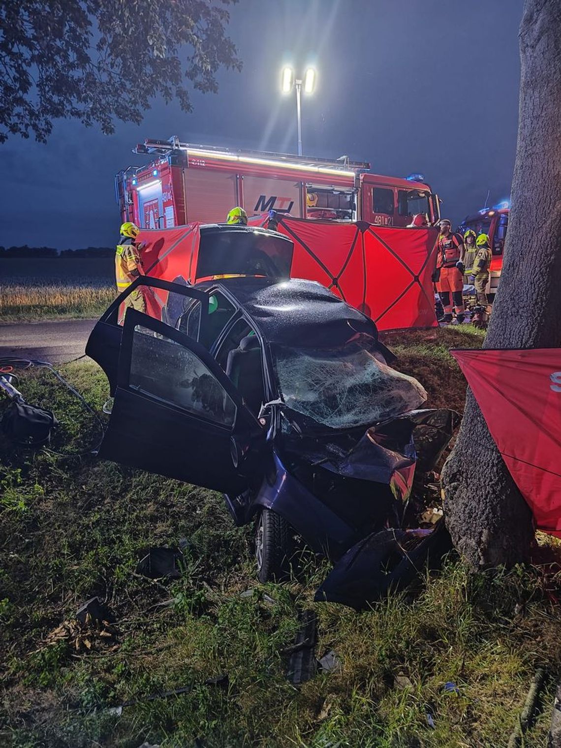 Kierujący bez uprawnień doprowadził do wypadku w gminie Nowy Staw. W wyniku zdarzenia 4 osoby doznały obrażeń.
