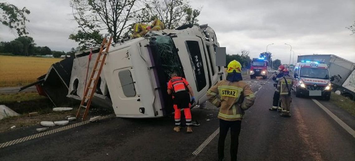 Kolizja dwóch pojazdów ciężarowych na DK 22 w miejscowości Cisy