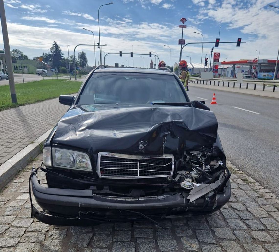 Kolizja dwóch pojazdów na al. Rodła w Malborku.