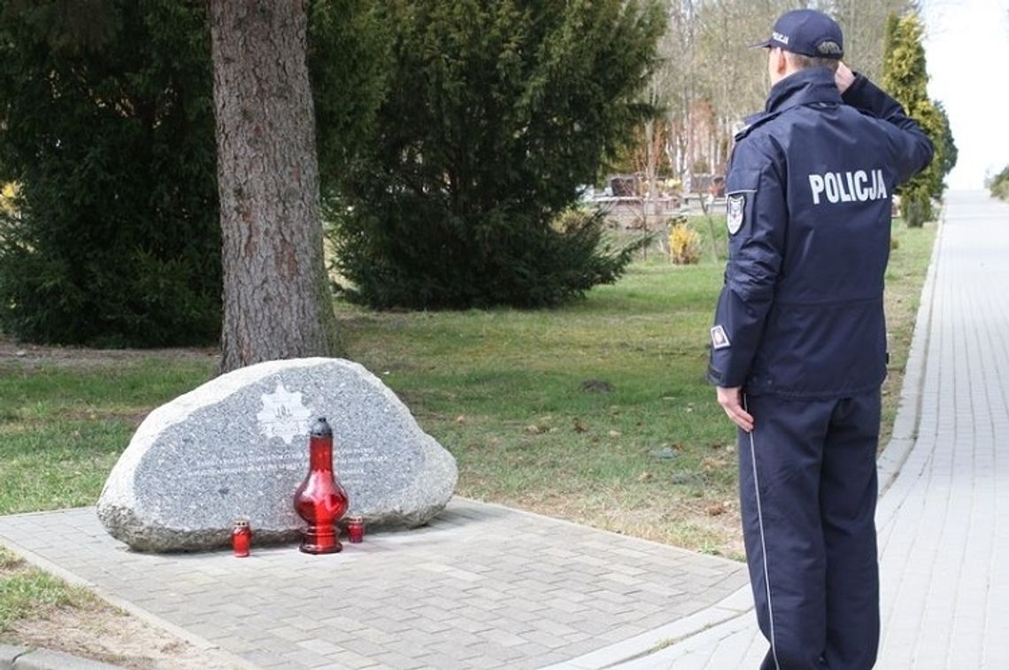 Komendant Powiatowy Policji w Malborku oddał hołd pamięci ofiarom Zbrodni Katyńskiej.