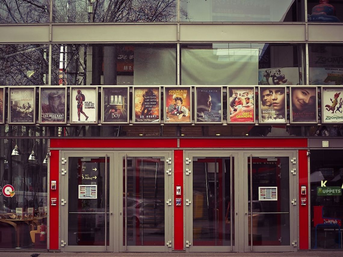 Koronawirus. Otwarcie kin, teatrów i nie tylko. Zobacz co się zmieni w kraju od 12 lutego.