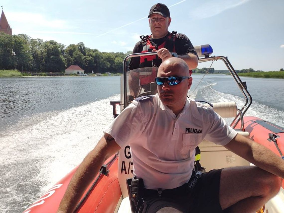  „Kręci mnie bezpieczeństwo nad wodą”. Malborscy policjanci patrolują linię brzegową oraz okolice kąpieliska miejskiego.