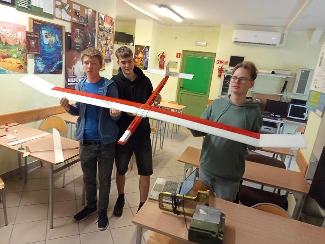 Malbork. Konstruktorzy Marzeń 2025 – zakończenie budowy szybowca.