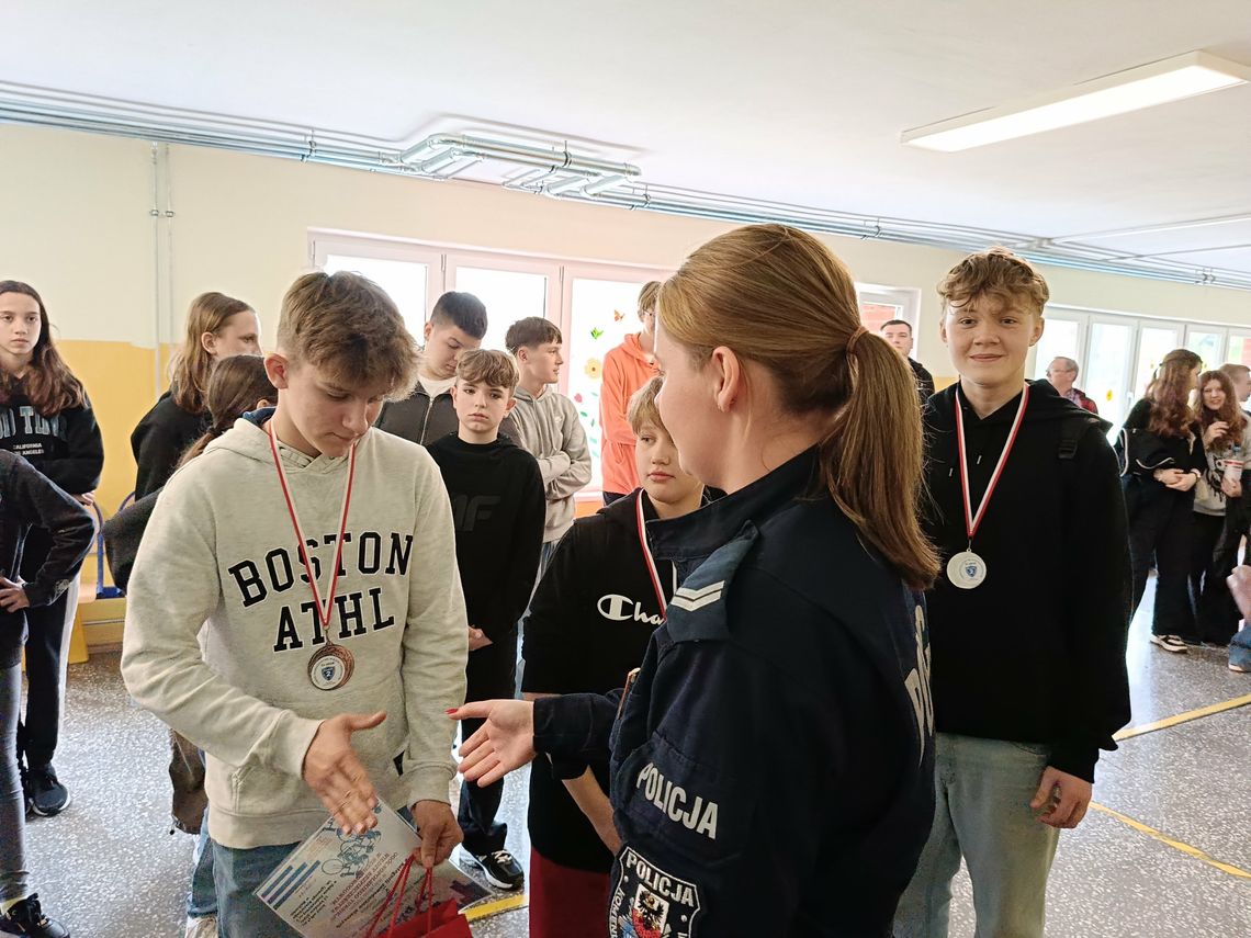 Malbork. Nagrodzeni w miejskich eliminacjach do Ogólnopolskiego Turnieju Wiedzy o Bezpieczeństwie w Ruchu Drogowym dla Szkół Podstawowych.