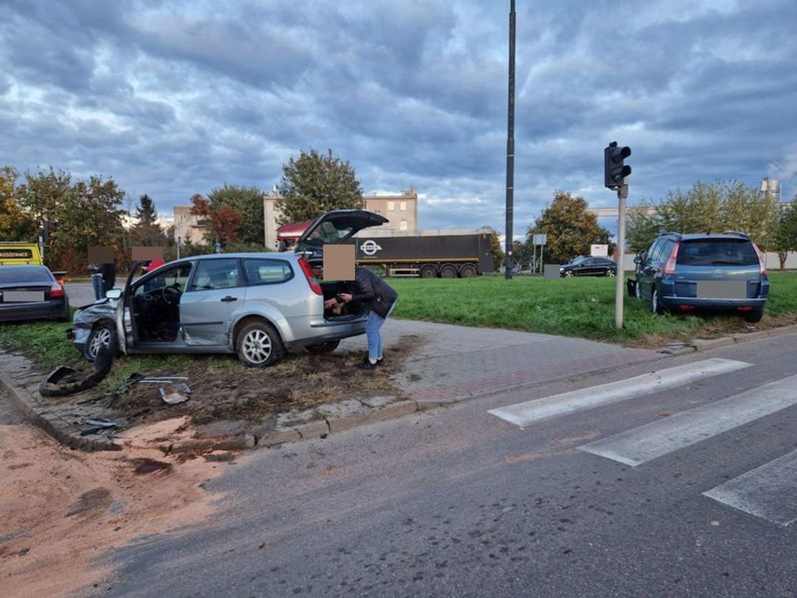 Malbork. Nie zastosowała się do sygnalizacji i spowodowała kolizję.