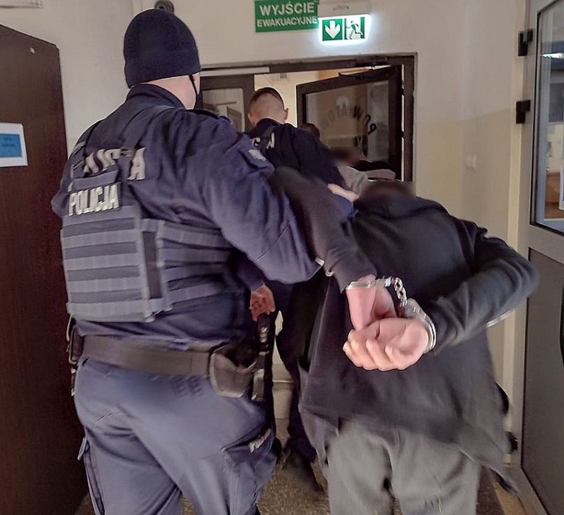 Malbork. Okradli kuriera – zostali zatrzymani na gorącym uczynku.