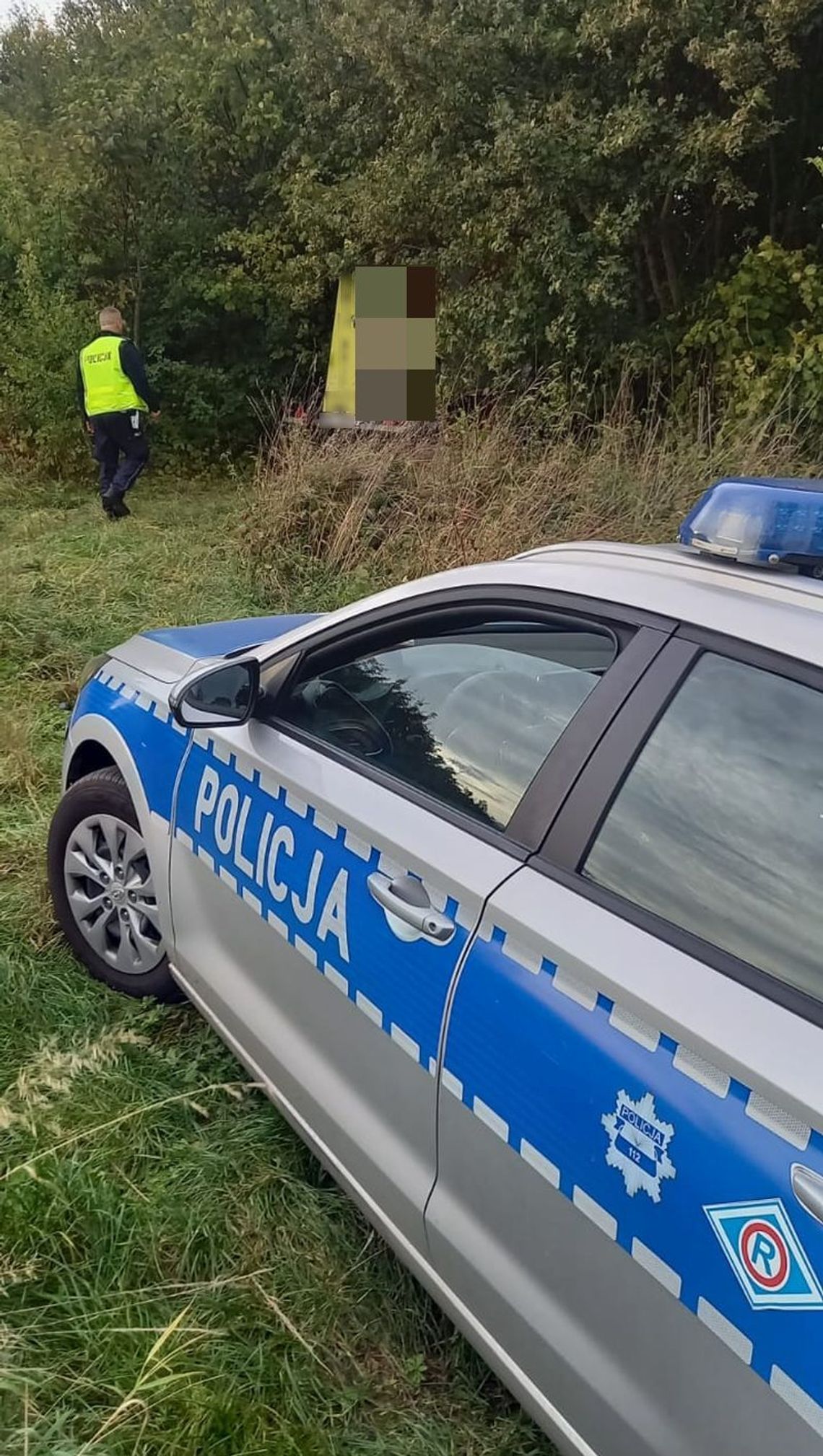 Malbork. Policjanci odzyskali skradzioną przyczepkę z banerem wyborczym.