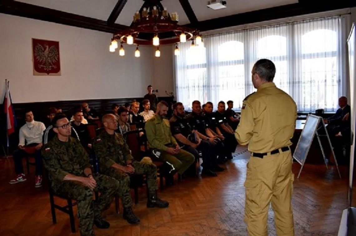 Malbork. Policjanci zachęcają do wstąpienia w ich szeregi.