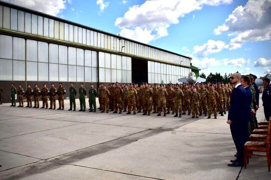 Malbork. Uroczystość pożegnania włoskich powietrznych w 22. Bazie Lotnictwa Taktycznego.