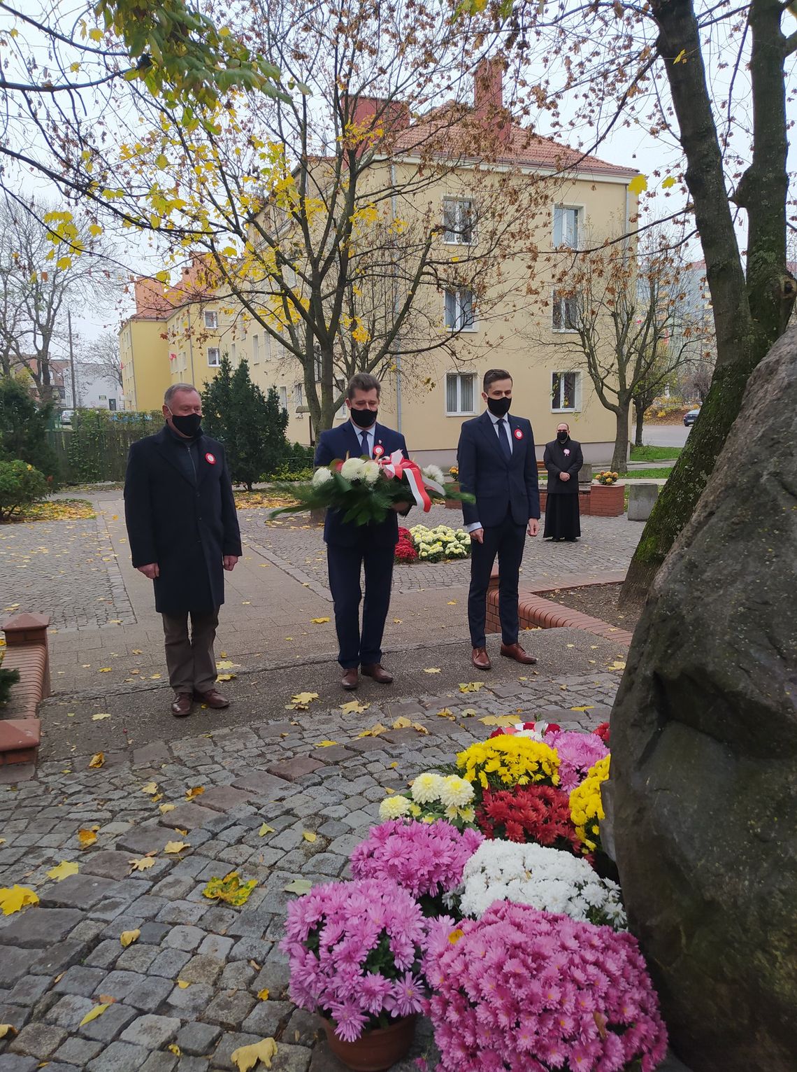 Malbork. Złożono kwiaty w 102 rocznicę odzyskania przez Polskę niepodległości. 