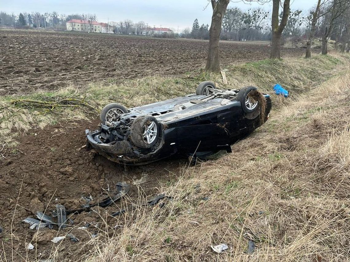 Malborscy funkcjonariusze pracowali na miejscu zdarzenia drogowego w Królewie.