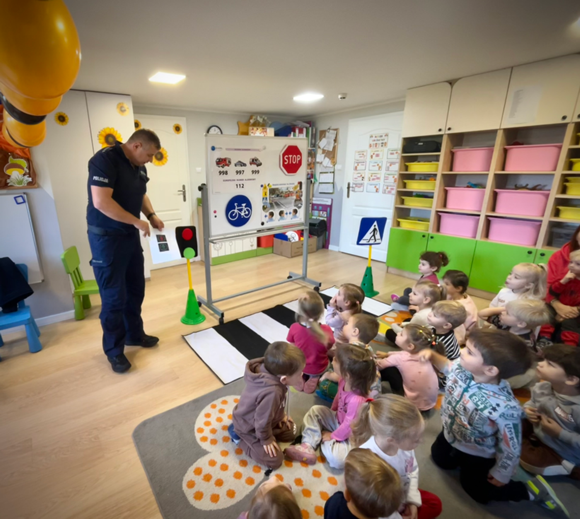 Malborscy policjanci odwiedzili przedszkolaków z „Krasnala”.