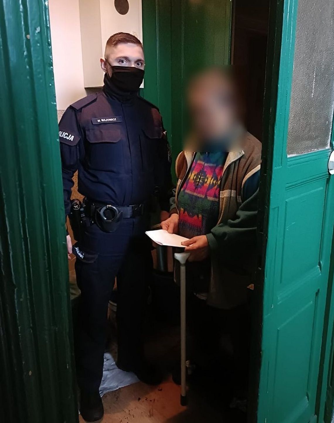 Malborscy policjanci pomogli seniorce zdobyć węgiel na opał.