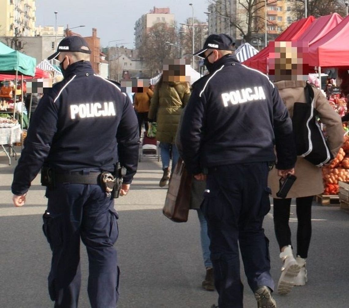 Malborscy policjanci prowadzą działania na rzecz walki z Covid-19