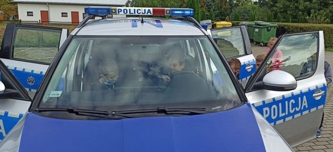 Malborscy policjanci ruszyli do szkół i przedszkoli uczyć najmłodszych zasad bezpieczeństwa