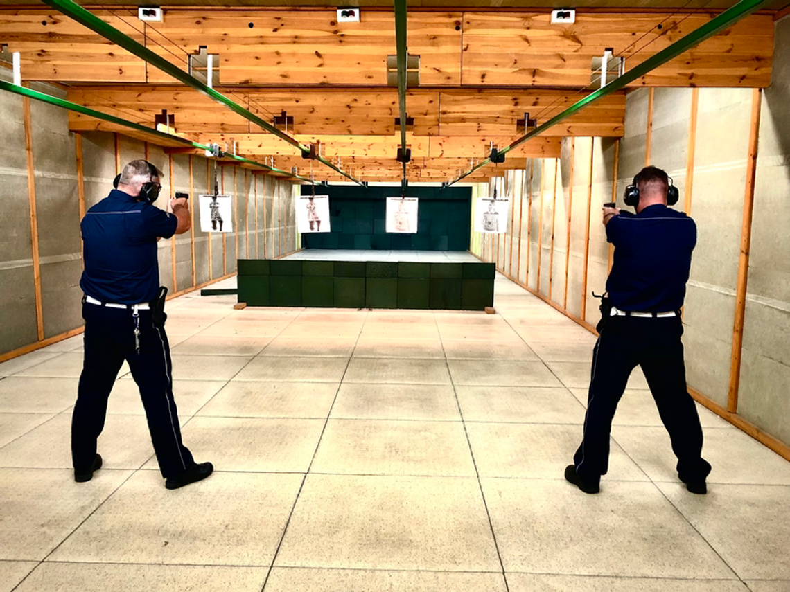 Malborscy policjanci uczestniczyli w szkoleniu strzeleckim.