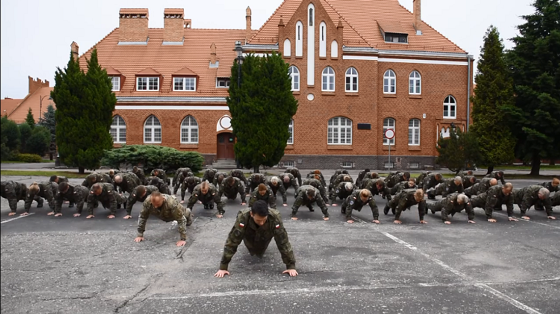 Malborscy terytorialsi wsparli rehabilitację małej Julki