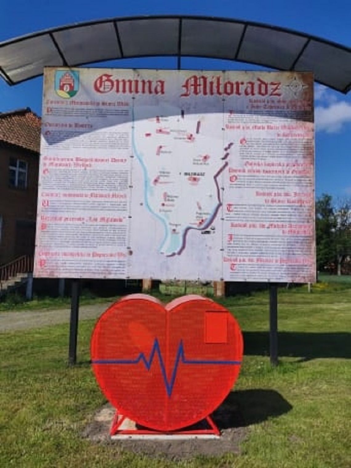 Metalowe serce na nakrętki w Miłoradzu.