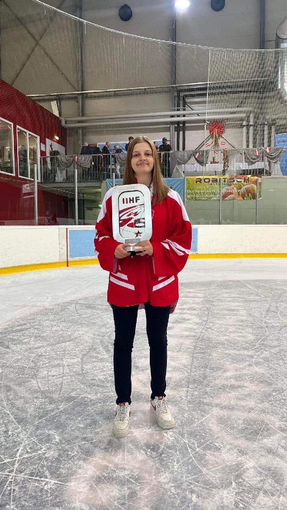 Mistrzostwa Świata Juniorek w hokeju na lodzie z udziałem uczennicy I LO w Malborku – Nadii Ratajczyk