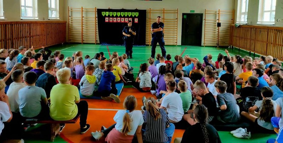 Mundurowi z Nowego Stawu spotkali się z dziećmi w ramach akcji „Kręci mnie bezpieczeństwo nad wodą”