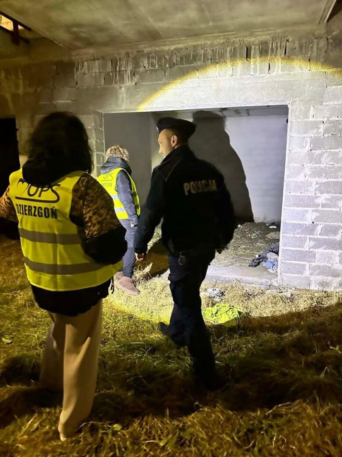 Nocne liczenie osób w kryzysie bezdomności na terenie Dzierzgonia.