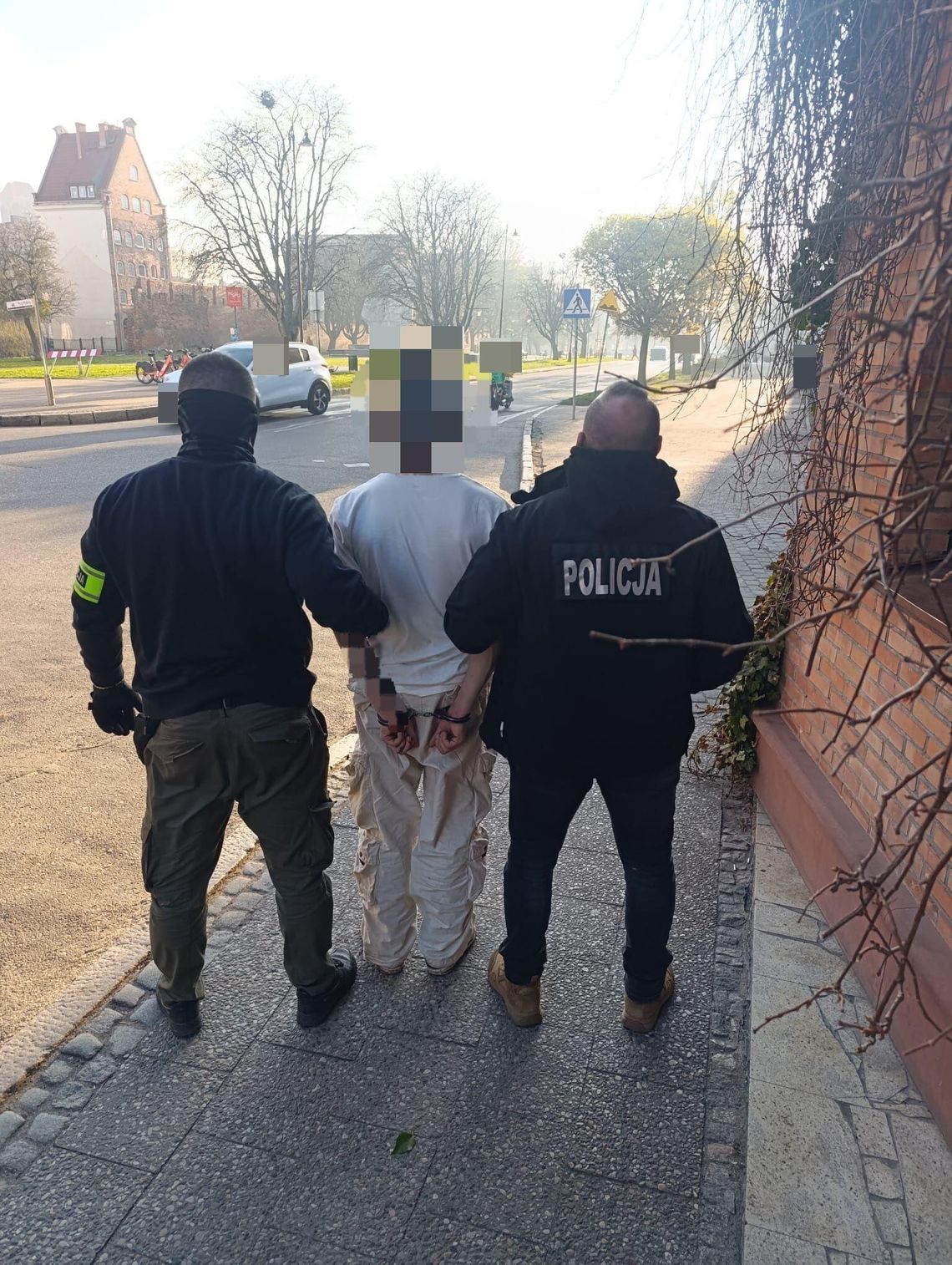 Nowodworscy kryminalni zatrzymali 20-latka, który oszukał seniorkę „na pracownika banku”.