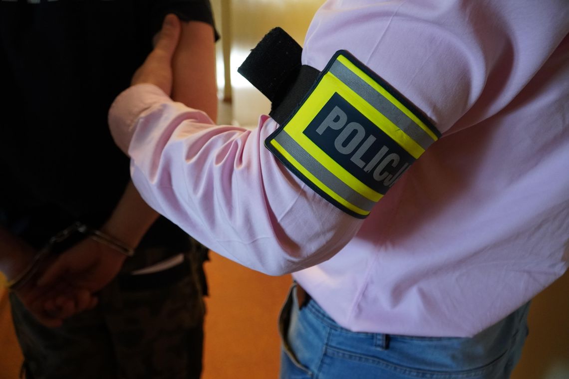 Nowy Dwór Gdański. Policyjna interwencja zakończona ujawnieniem narkotyków u kierowcy i pasażera.