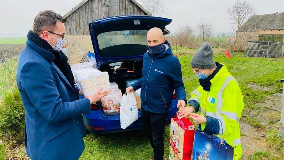 Obdarowana rodzina z gminy Miłoradz. Dary przekazały firmy budujące farmę wiatrową.