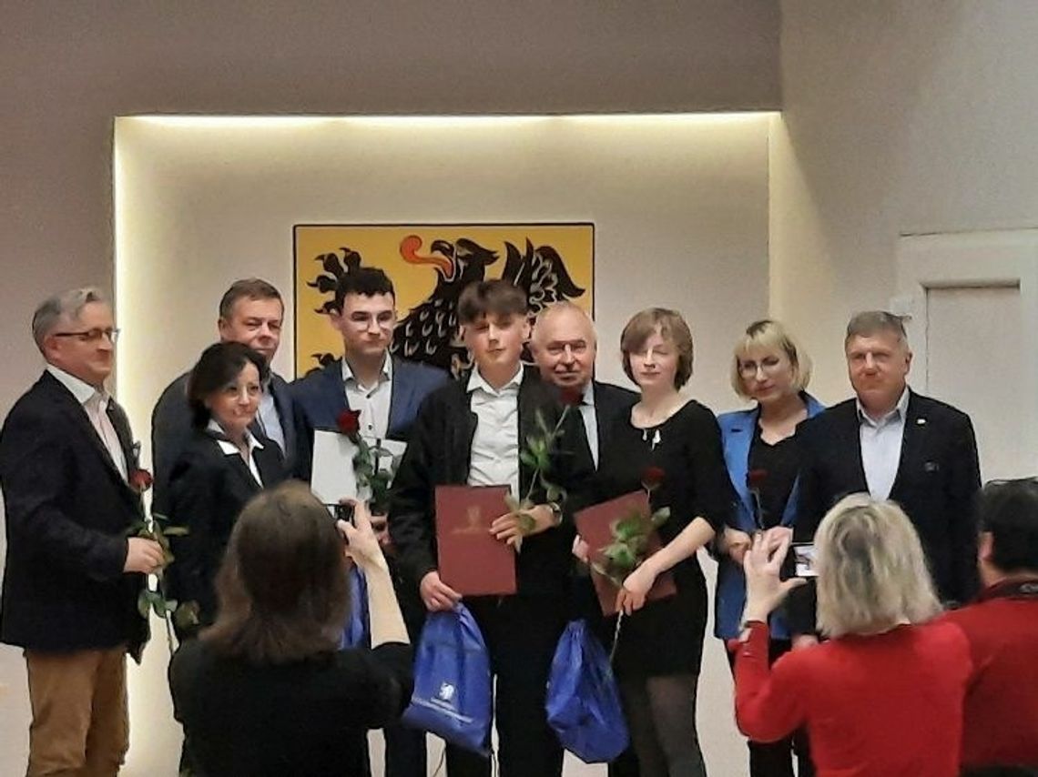 Oliwier z II LO w Malborku laureatem Pomorskiego Konkursu Wiedzy o Samorządzie Terytorialnym