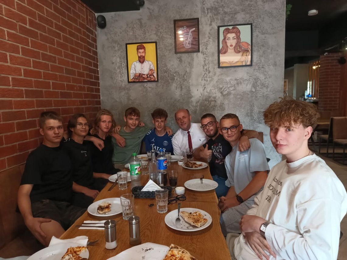 Pizza i pasja -  klasa 3ip Technikum nr 3 w Malborku świętuje sukces.