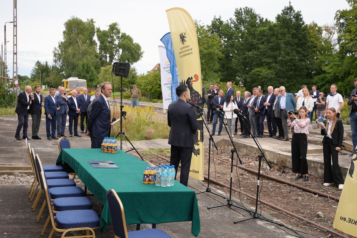 Pociągi wrócą do Nowego Stawu i Nowego Dworu. Minister podał termin.