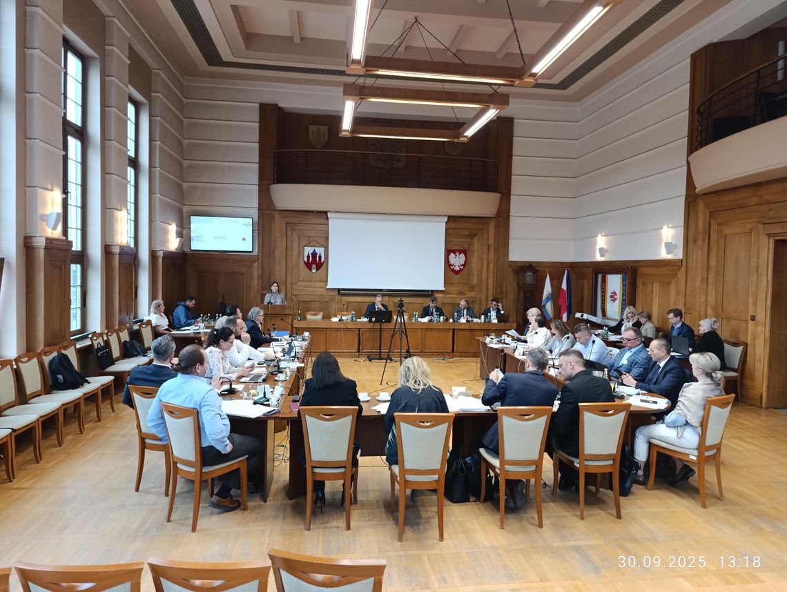 🎧Posłuchaj: Podwyżki za śmieci odłożone. Burzliwa XX sesja Rady Miasta Malborka.
